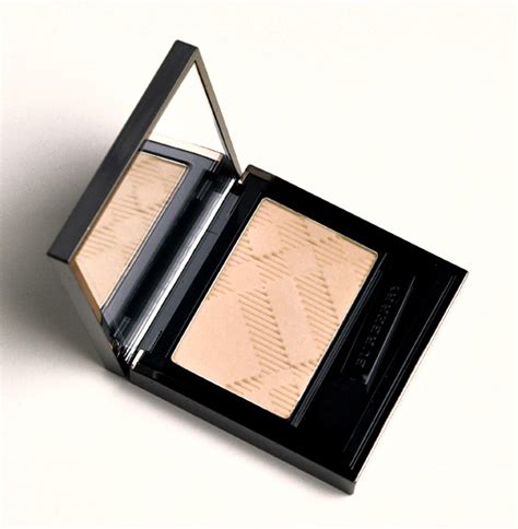 Burberry Trench (02) Eyeshadow Review, Photos, Swatches